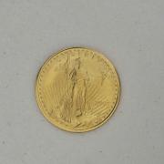 Lote 4021 - Moeda de Ouro de 5 Dollars, dos Estados Unidos da América, American Eagle, de 2006. Peso 1/10 oz. (2,8 g aprox.). Nota: moeda similar à venda por € 318 em http://www.ebay.com/itm/2006-5-NGC-PERFECT-MS70-GOLD-American-Eagle-/200750077227?hash=item2ebda3152b:g:pz4AAMXQJRhRczkC