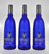 Lote 1794 - Três garrafas de Vodka, Royalty on Ice, Winner 2010 Taste Award, Imported from Holland