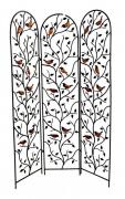 Lote 1889 - Biombo em ferro com motivos vegetalistas e pássaros com 3 folhas. Dim: 174x120 cm. Notas: Pode apresentar sinais de armazenamento e transporte.
