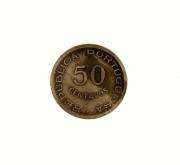 Lote 810 - Moeda de 50 Centavos, da República Portuguesa, do ano 1957 - Moçambique, com 2,0 cm de diâmetro. Moeda em Cobre. Nota: BC.