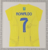 LEiLÃO ONLiNE de 9 CAMISOLAS OFICIAIS AUTOGRAFADAS, RONALDO, MBAPPÉ, NEYMAR, CANTONA, GERRARD, HENRY, SALAH... : Termina Sábado 27 de Julho entre 21h30 e as 23h30