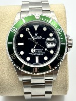 Leilão ONLiNE de ROLEX OYSTER PERPETUAL DATE SUBMARINER "KERMIT" FLAT 4 Ref. 16610LV de 2004 CAIXA em AÇO com 40mm... : Termina Domingo 24 de Novembro entre 21h30 e as 23h30