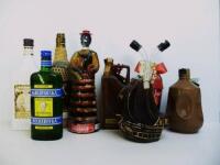 Lote 13 - 8 garrafas diversas, garrafa de Liquore Cappuccino, Paolina, vinho Moscatel, Kubmit Feuer, Karlovarská Becherovka, Caves do Pontão, Aguardente de Cana Ypióca, medalha de Ouro, Brasil, Brandy e Aguardente Velha Bisneta, provenientes de garrafeira