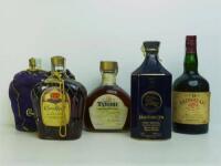 Lote 16 - 5 garrafas de Whisky, garrafa 25 Anos Burberrys Finest Blended Scotch Whisky, 2 garrafas de Crown Royal Fine De Luxe Blended Canadian Whisky, garrafa de 15 Anos Tamdhu Established 1897 Single Malt Scotch Whisky e garrafa 12 Anos Redbreast Pure P