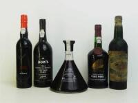 Lote 61 - 5 garrafas de Vinho do Porto, garrafa de Infante 94 Prince Henry Memorial, garrafa de Ruby Porto by Gilberts, garrafa de Dow´s Quinta do Bomfim 1984, garrafa de Barros Special Reserve e garrafa de Real Companhia Vinivola do Norte de Portugal Pré