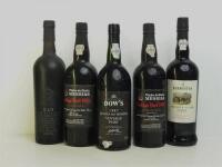 Lote 62 - 5 garrafas de Vinho do Porto, garrafa de Dow´s Quinta do Bomfim 1987, garrafa de Portal 10 Anos, garrafa de Burmester Jockey Club Reserva e 2 garrafas de Messias Vintage 1989 e 1984, Nota: garrafas provenientes de uma garrafeira particular onde 