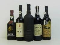 Lote 64 - 5 garrafas de Vinho do Porto, garrafa especialmente engarrafada para Comemoração do Nascimento de Sua Alteza Real o Príncipe da Beira 25 de Março de 1996 10 Anos, garrafa Infante 94 Prince Henry Memorial, garrafa Quinta do Estanho 1996, garrafa 