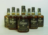 Lote 93 - 8 garrafas de Whisky, garrafas de Ballantine´s Gold Seal 12 Anos, Nota: garrafas provenientes de uma garrafeira particular onde estavam armazenadas com todas as condições necessárias ao seu perfeito acondicionamento, PVP Estimado 200€