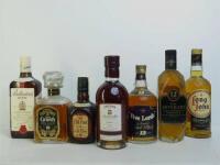 Lote 135 - 7 garrafas, garrafa de whisky Five Lord´s 12 anos, garrafa de 0,50cl de whisky Old Parr 12 anos, garrafa de whisky Grant´s Old Gold 12 anos, garrafa de whisky Antiquary 12 anos, garrafa de whisky Ballantines, garrafa de whisky Long John e garra