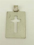 Lote 1450082 - Medalha com cruz interior, de prata 925 com 6,3gr