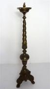 Lote 781 - Tocheiro de bronze, decorado com folhas e figuras com 140 cm de altura