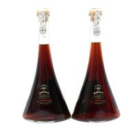 Lote 2 - Duas garrafas de Vinho do Porto Martha's "decanter", 10 anos, envelhecidas em casco, engarrafadas em 2010, 500 ml-20% vol.. À venda por € 49,80 em http://www.premiumdrinks.pt/pt/82-martha-s-porto-decanter-10-anos-5601749500117.html