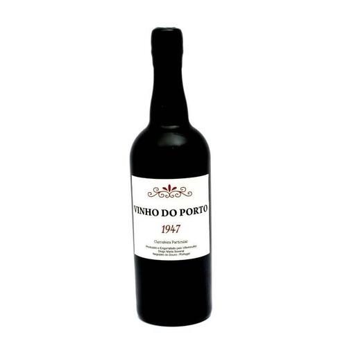 Lote 45 - Garrafa de Vinho do Porto, colheita de 1947, Garrafeira Particular, produzido e engarrafado pelo Vitivinicultor Diogo Maria Soveral, Nagozelo do Douro. (750 ml).