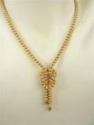 Lote 916 - Gargantilha de ouro, malha de corôas de Viana com nó e 2 lágrimas, com 34,1gr e 45cm de comprimento