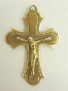 Lote 1190 - Crucifixo de ouro trabalhado, com 8,2gr e 48mm de altura