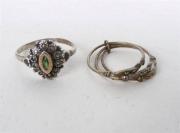 Lote 1460059 - Anel de prata triplo, tamanho 14 e anel com pedras, tamanho 16, com peso total de 3,5 gr