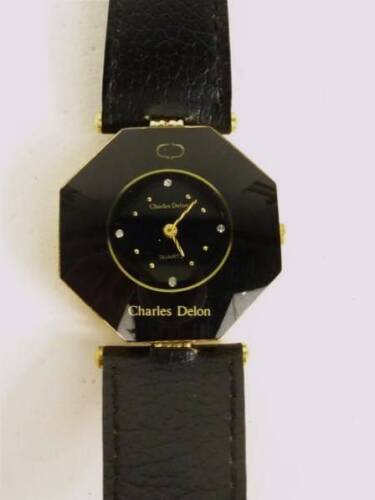 Lote 1470013 - Relógio de Senhora, CHARLES DELON, com 22K gold plated, water resistant, com mostrador octogonal, bracelete de pele genuína, cor preto