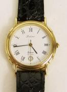 Lote 1470209 - Relógio, LATINO, mostrador branco com numeração romana e data, bracelete preta de pele genuína