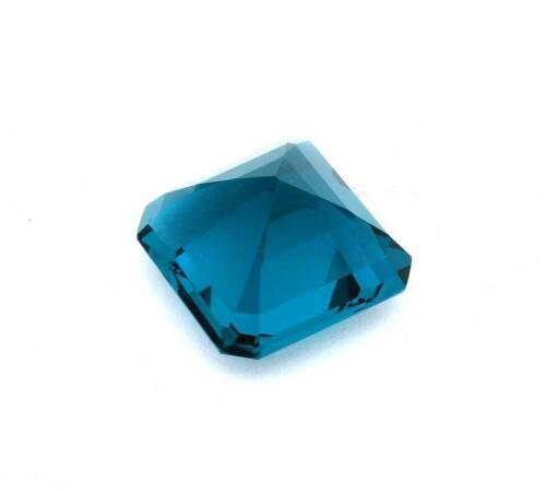 Lote 5 - Apatite azul octogonal com 24,25 ct.