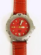 Lote 1470365 - Relógio, SECULUS Titanium W R 50, mostrador vermelho, bracelete vermelha de pele sintética, antialérgica