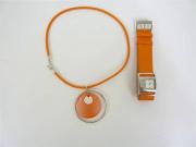 Lote 1480362 - Lote com Fio de borracha cor de laranja com fecho de prata e pendente de acrílico e prata, e Relógio de pulso, Chamaco, bracelete cor de laranja