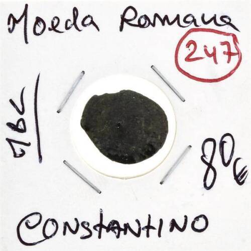 Lote 1054 - Moeda romana CONSTANTINO em estado MBC. Moeda quase com 2000 anos digna de estar num museu dada a sua perfeição e raridade. Valor pelo catálogo Roman Coins and Values de David Sear de 80€. Nota: O valor de catálogo diz respeito unicamente ao E