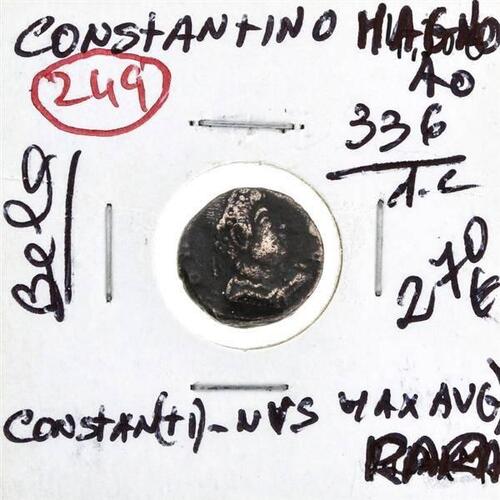 Lote 1150 - Moeda romana CONSTANTINO MAGNO CENTENIONAL cunhada em 336 variante CONSTAN(TI)-NVS MAX AVG (GLOR-I)A EXER(C-ITVS) em estado BELA. Moeda quase com 2000 anos digna de estar num museu dada a sua perfeição e raridade. Valor pelo catálogo Roman Coi