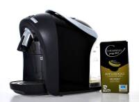 Lote 5 - Máquina Café Expresso Pingo Doce, Caffitaly System, para cápsulas monodose, 950W, cor preta, com 26x17x33 cm, com caixa de 16 cápsula de café, máquina usada