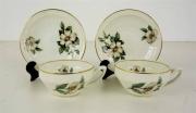 Lote 1500441 - Lote de 2 chávenas com 2 pratos de porcelana de Coimbra S. P., com flor e fio dourado, antigo