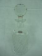 Lote2946 - Garrafa de cristal lapidada com 25cm de altura