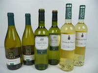 Lote 1550086 - Lote de 6 garrafas, 2 garrafas de V. Fiuza Chardonnay 0.75 Lt c/ caixa de madeira, ano 2008, 2 garrafas de V. Quinta Pancas Bº 0.75 Lt c/ caixa de madeira ano 2008 e 2 garrafas de V. Marques Riscal Sauvignon Bº 0.75 Lt c/ caixa de madeira a