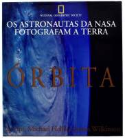 Lote 23 - Livro - Os astronautas de NASA fotografam a Terra - "ÓRBITA" por Jay Apt , Michael Helfert , justin Wilkinson . Editado por roger Ressmeyer para a National Geographic Society.