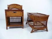 Lote 463 - Lote de mesa de apoio de madeira e bambu, com 1 gaveta e prateleira, com 77x50x38 cm e mesa de centro em bambu e ratam, com 45x75x49 cm