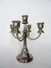 Lote 979 - Par de candelabros em casquinha com 5 lumes cada, com 25 cm de altura e 21 cm de diâmetro - 2