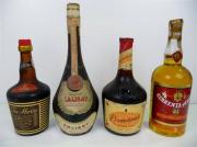 Lote 1600003 - Lote de 4 garrafas para coleccionadores, Tia Maria - de Jamaican Liqueur, Brandymel especialidade do Algarve, Licor Calisay - Areny de Mar - Barcelona e licor 43 da Fama Volat - Cartagena, garrafas para coleccionadores com alguns defeitos