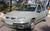 Lote 5090 - Veículo automóvel Renault, modelo Megane, nacional, de 2000, 1400 c.c., 250.000 km, verde, gasolina. Veículo idêntico à venda por € 2.750 em http://olx.pt/anuncio/renault-megane-IDyooQ7.html#1d2a46985e . Notas: com inspecção válida até Abril d