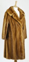 Lote 5098 - Casaco comprido de vison, Autumm Haze rare quality natural brown mink, tamanho M/L Nota: apresenta sinais de uso