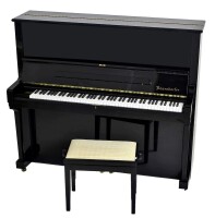 Lote 5139 - Piano vertical Bosendorfer modelo 130 CL, nº de série 11629-42828. Caixa lacada de negro. Fabrico Austríaco. Notas: o Bosendorfer é considerado o expoente máximo dos pianos verticais a nível mundial. Este piano tem uma estimativa de venda de €