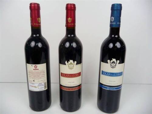 Lote 1600414 - Lote de 3 garrafas de Vinho Tinto Solar dos Lobos, 2 garrafas colheita seleccionada de 2005 e 1 garrafa reserva de 2004, Nota: garrafas provenientes de uma garrafeira particular onde estavam armazenadas com todas as condições necessárias a