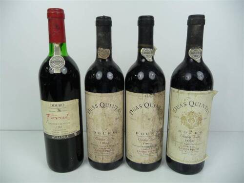 Lote 1600470 - Lote de 4 garrafas de vinho tinto, garrafa de Foral - grande escolha 1984 das caves Aliança, 2 garrafas de Duas Quintas - 1994 - Douro e garrafa de Duas Quintas - 1991 - Douro