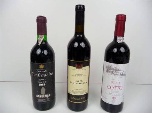 Lote 1600480 - Lote de 3 garrafas de Vinho Tinto, diferentes para coleccionadores, 1 garrafa Quinta do Côtto - Douro 2002, 1 garrafa Caves de Santa Marta - reserva de 2001 e 1 garrafa Quinta do Confradeiro - Sandeman - Douro 1988, Nota: garrafas provenien