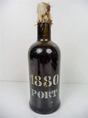 Lote 1600528 - Garrafa de vinho do Porto 1880, engarrafado pelos exportadores - António José da Silva & Cº Lda, proprietário da Quinta do Noval - Alto Douro