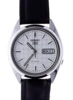 Lote 4852 - Relógio de pulso de homem Seiko, modelo 5, com caixa em aço com 37 mm e bracelete em pele. Movimento automático. Mostrador com marcadores e data ás 3 horas. Notas: sem caixa nem documentos. A funcionar