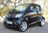 Lote 6145 - Veículo automóvel Smart ForTwo, modelo Brabus 1st Edition, Nº 324/500, Ano 2002, 599 c.c., 71 cv. Combustível gasolina, cor preta, 48.573 Km, deste modelo só existem 500 unidades em todo o mundo, ac, tecto panorâmico, JLL, estofos em pele, pat