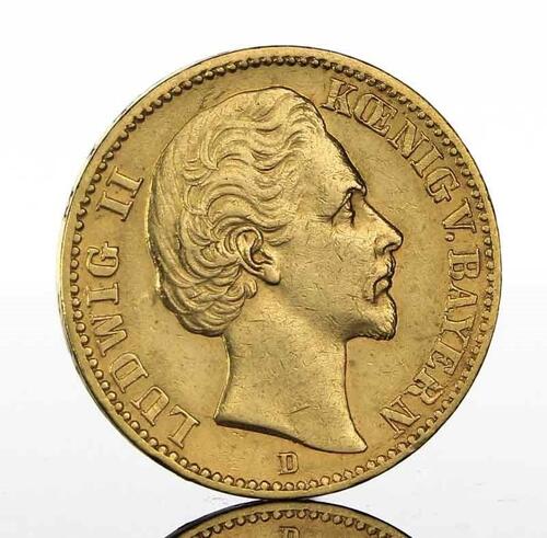 Lote 1 - Moeda de Ouro - 20 Marcos de LUDWIG II KOENIG V. BAYERN de 1872 D com mint mark D - MÜNCHEN, com o peso de aprox. 7,96g. Notas: moeda idêntica foi vendida por € 700 em https://www.numisbids.com/n.php?p=lot&sid=414&lot=4099