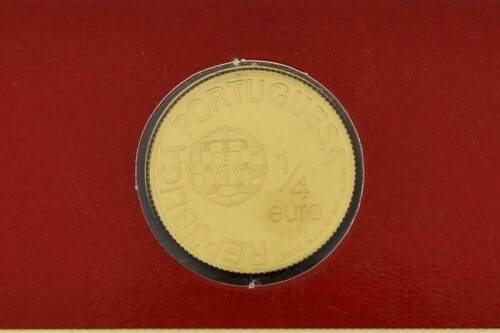 Lote 55 - Moeda de Ouro - 1/4 de Euro de D. Afonso Henriques de 2006. Peso: 1.56 g. Notas: moeda idêntica à venda por € 100 em http://www.nnd.com.pt/index.php?option=com_eshop&view=product&id=4415&catid=238&Itemid=213