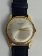 Lote 529 - Relógio Nivada com caixa de ouro, modelo de Homem, 21 rubis, automático, a funcionar. Nota: relógio usado com pequenos defeitos