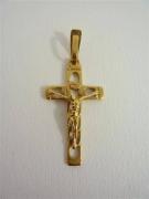 Lote 638 - Crucifixo de ouro, com 4cm de altura e peso total de 5gr