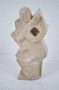 Lote 827 - Escultura em pedra mármore de Marius Moraru - ORIGINAL - motivo "Músico", com 44x21x14 cm (com falha)