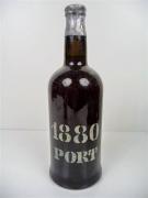 Lote 931 - Garrafa de vinho do Porto 1880, engarrafado pelos exportadores - António José da Silva & Cº Lda, proprietário da Quinta do Noval - Alto Douro, pequena perda, Com nível aceitável para idades superiores a 10/15 anos